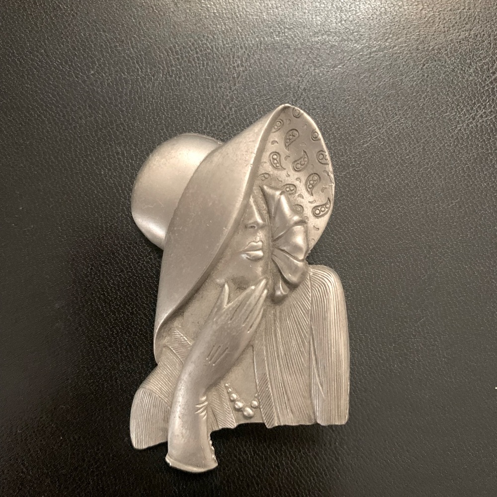Hat lady Art Deco Brooche